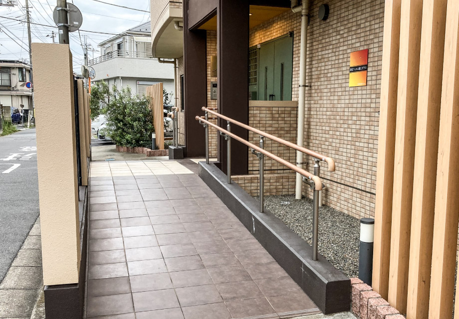 slide-exterior-02