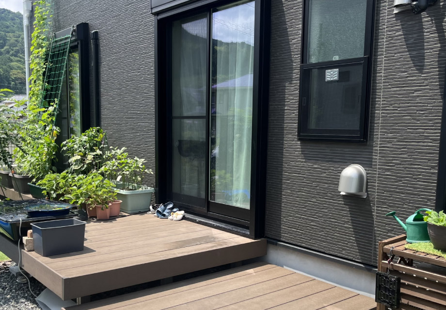 Exterior-slide01