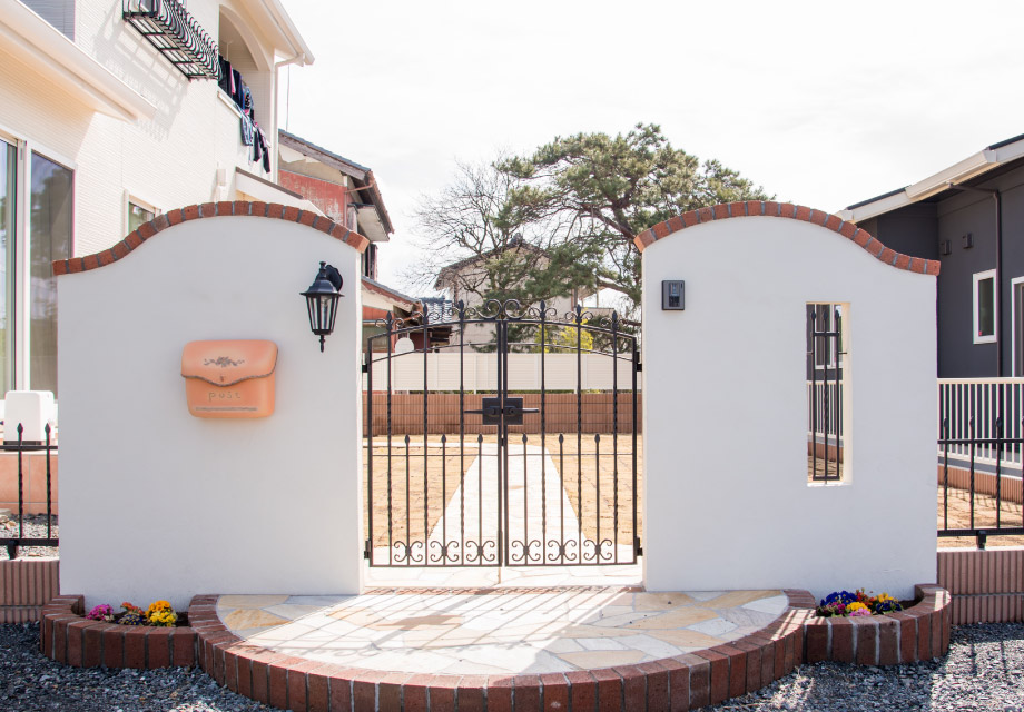 Exterior-slide01